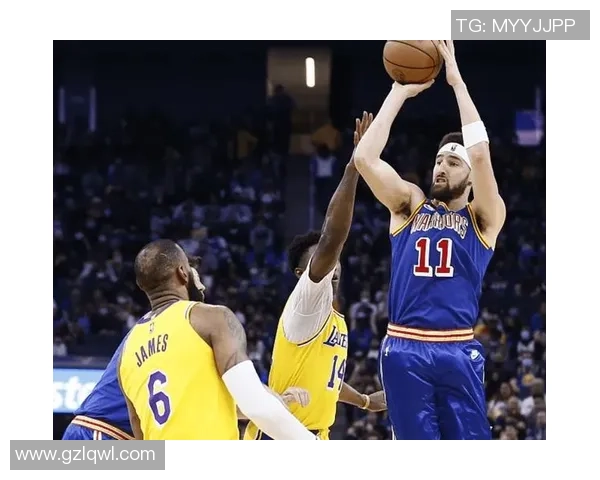 克莱汤普森的传奇之路:从伤病复出到重返巅峰的奋斗故事 克莱汤普森的传奇之路:从伤病复出到重返巅峰的奋斗故事