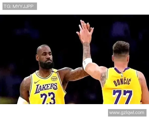 快船与湖人激战正酣精彩对决引发球迷热议与期待