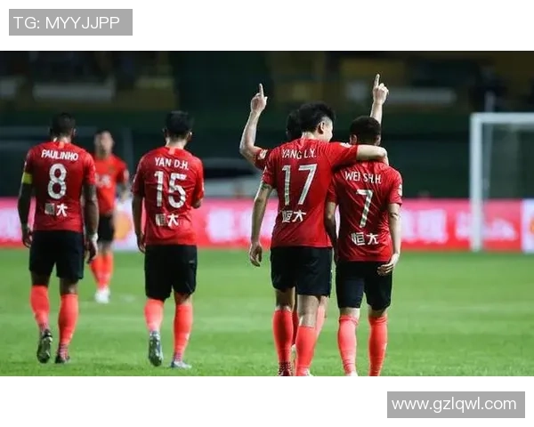 明天上港与恒大巅峰对决谁能在这场焦点战中笑到最后 明天上港与恒大巅峰对决谁能在这场焦点战中笑到最后